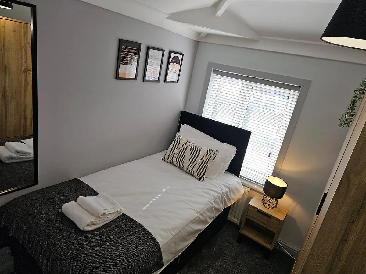 Homebird Property - East Park House Leeds  Leeds (West Yorkshire)