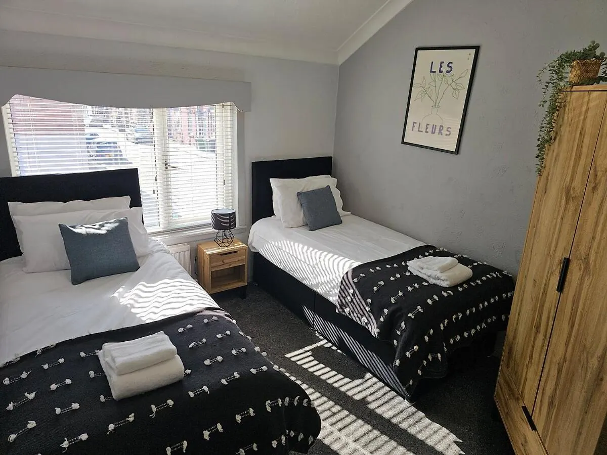 Homebird Property - East Park House Leeds  Ferienhaus Leeds (West Yorkshire)